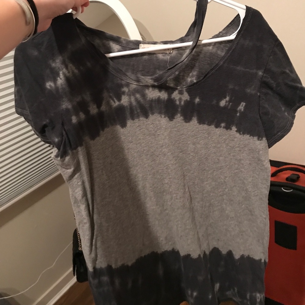 Francesca’s gray/black tie-die t-shirt